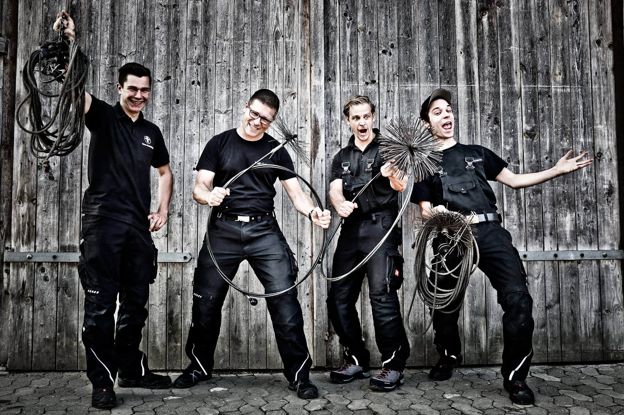 Das Team vom Schornsteinfegerbetrieb Ralf Gröbner mit Ihren Handwerkszeug
